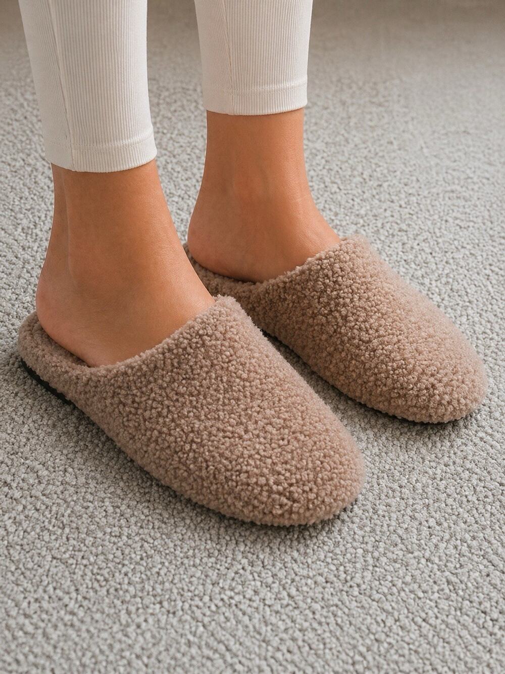 Bombas Sunday Women's Beige Shearling Faux Fur Slip-On Slippers Rubber Sole Sz 9